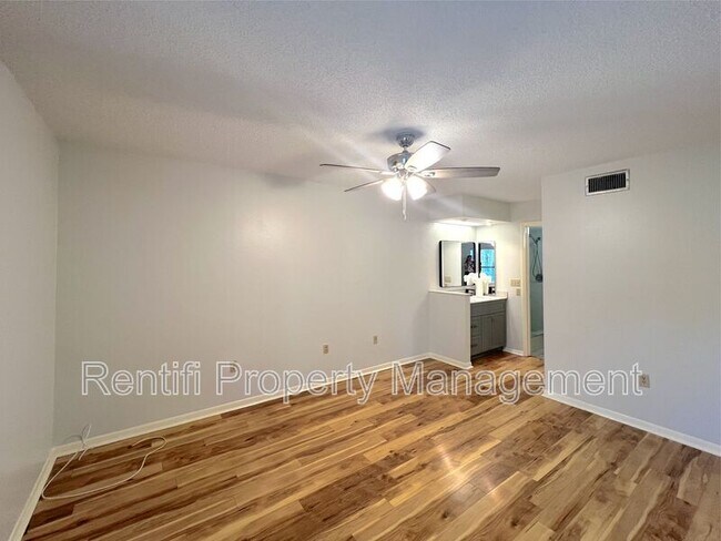 Building Photo - 15051 Parkside Dr