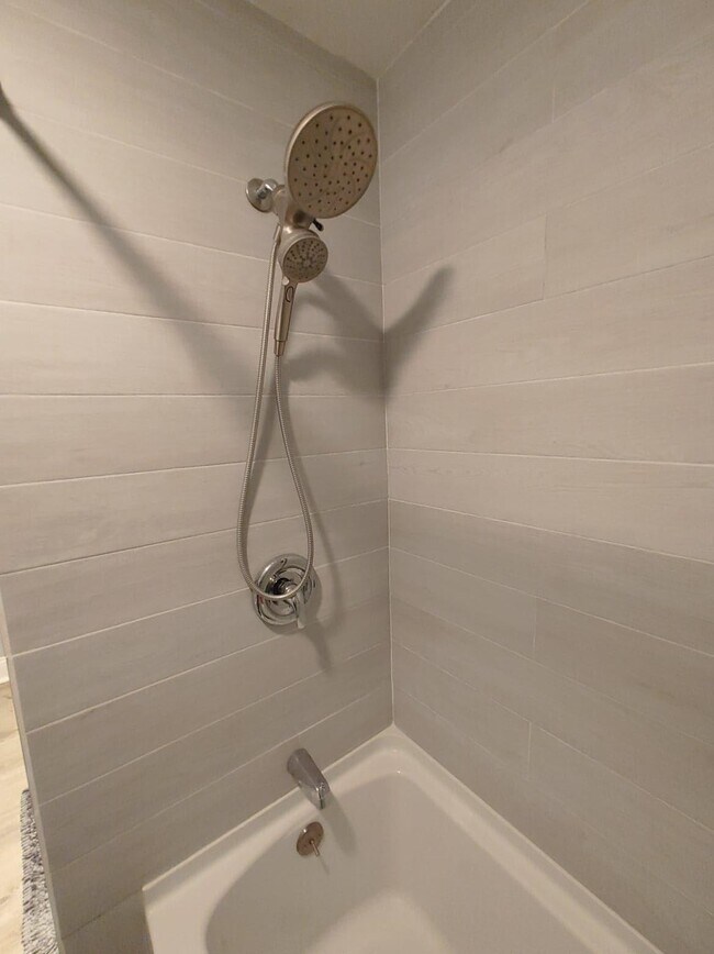 Building Photo - 182 Plaistow Rd