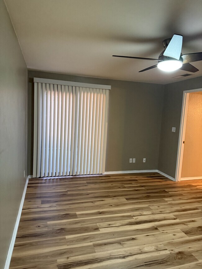 Master bedroom - 911 Fulton Ave