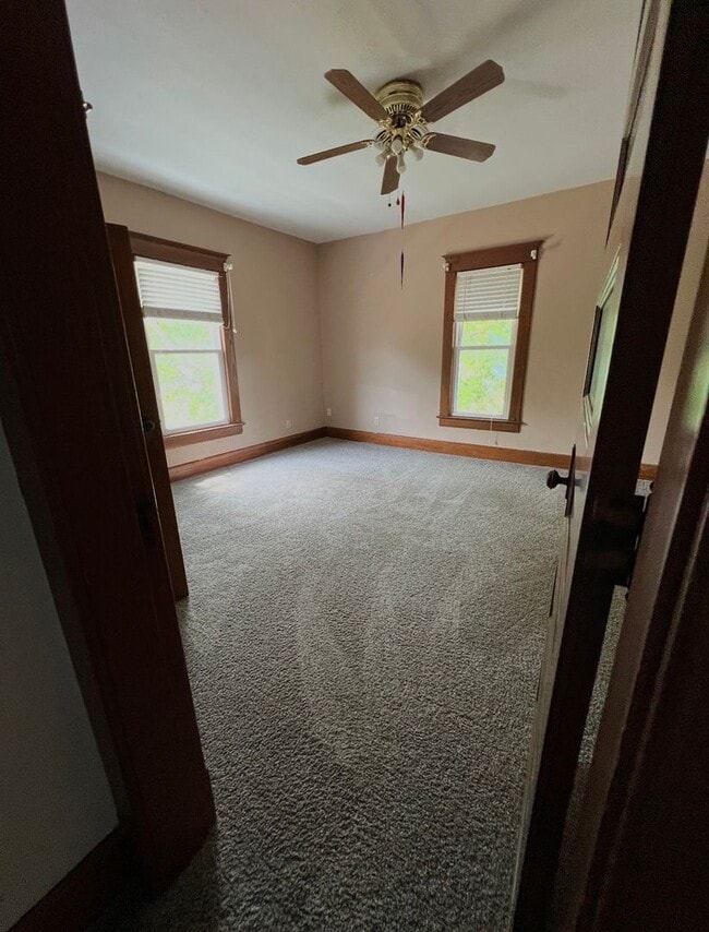 Building Photo - Spacious 5 Bedroom, 2 Bath available for the 2026 - 2027 school year - **The price is for whole u...