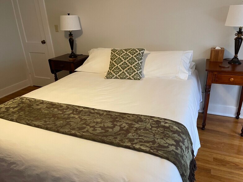 Building Photo - 1373 Barker Rd