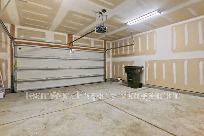 Building Photo - 145 Stoney Creek Way