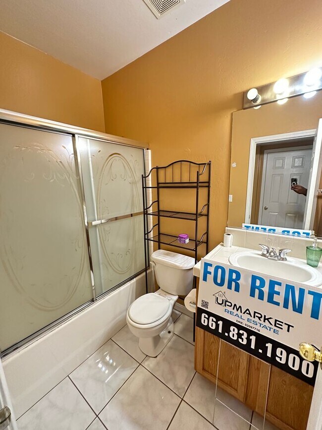 Building Photo - Charming 4-Bedroom, 3-Bathroom Home in Silver Creek