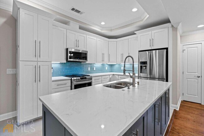 Building Photo - 1841 Gainsborough Dr