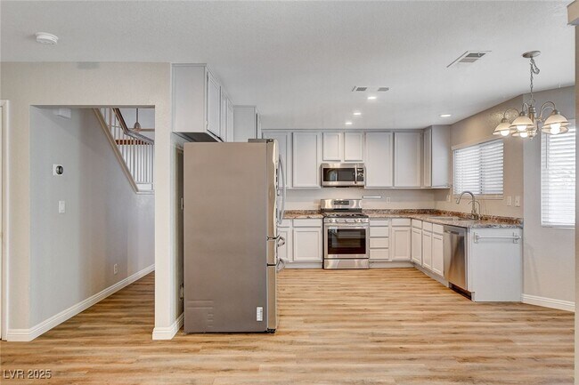 Building Photo - 446 Nettleton Cir