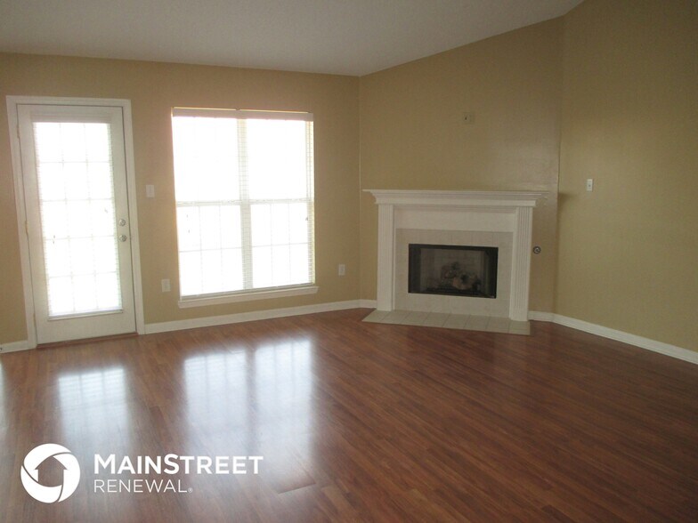 Building Photo - 1688 Sarah Ann Dr W