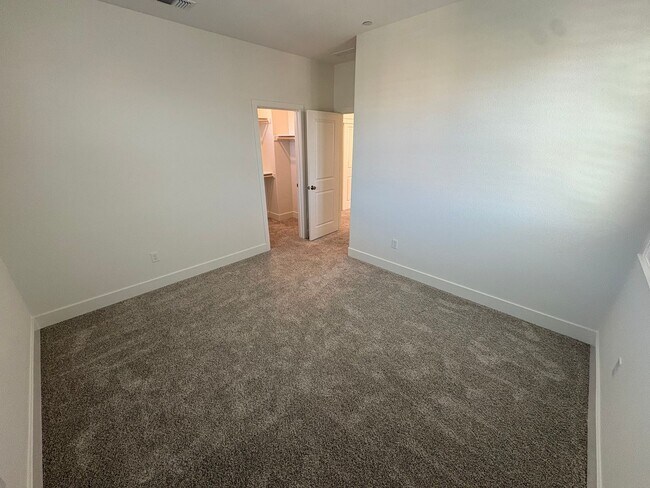 Building Photo - Beautiful 4 Bedroom 3 Bath Brentwood Home With SOLAR
