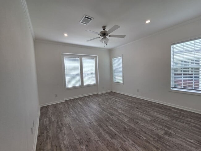 Building Photo - 2879 Canyon Dr