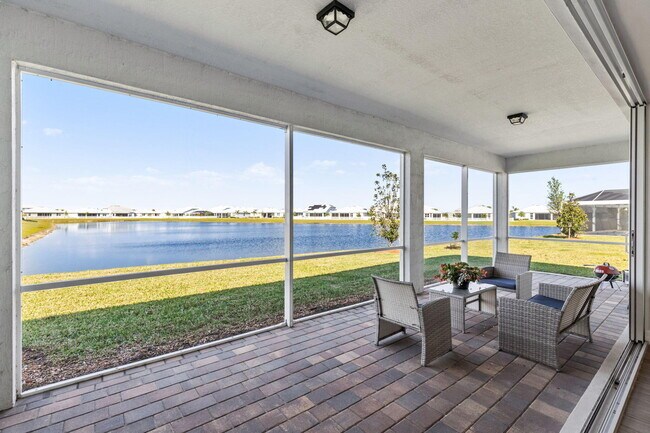 Building Photo - 10373 SW Green Turtle Ln
