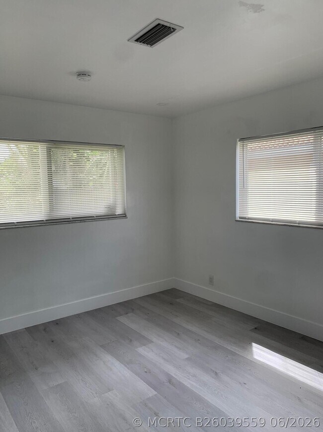 Building Photo - 4005 NW 76th Ave