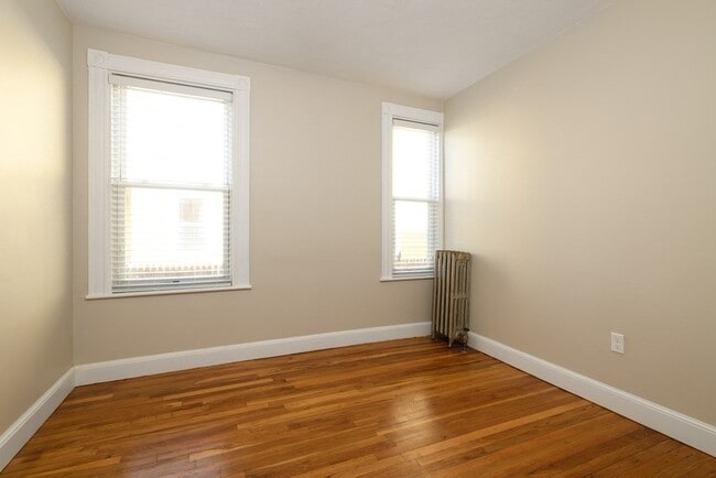 Building Photo - 32 Eustis St
