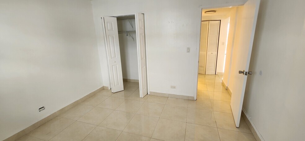 Building Photo - 3660 NE 166th St