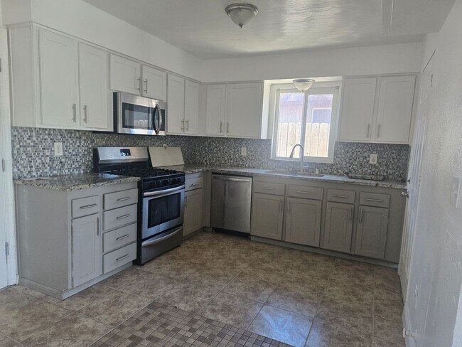 Building Photo - 4 Br 2 Ba available now