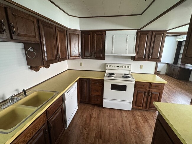 Building Photo - Single-family home available now near UNI