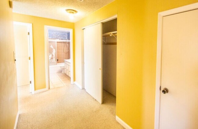 Building Photo - Cute 2 Bedroom East Sparks Townhouse