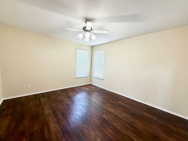 Building Photo - 6404 Mundo Dr