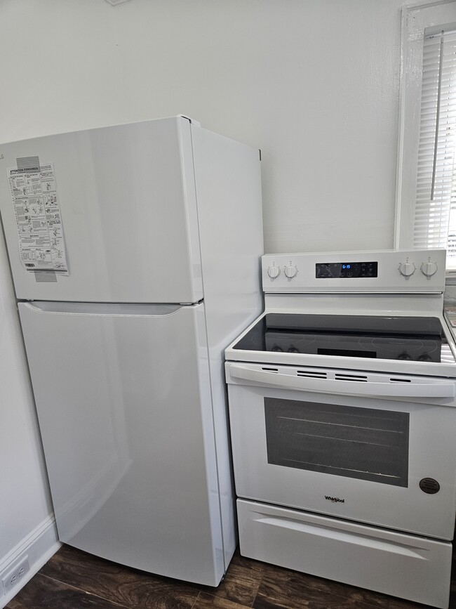 Brand new appliances - 800 Arbor St NE