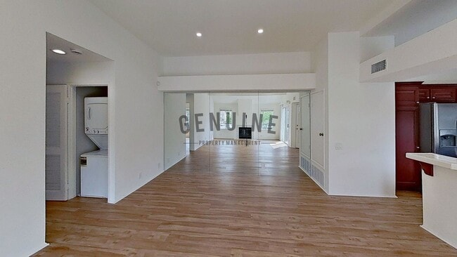 Building Photo - 2Bd 1Ba Condo in Newport Beach