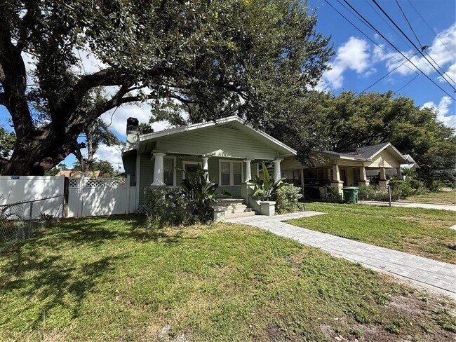 Building Photo - 307 W Crest Ave