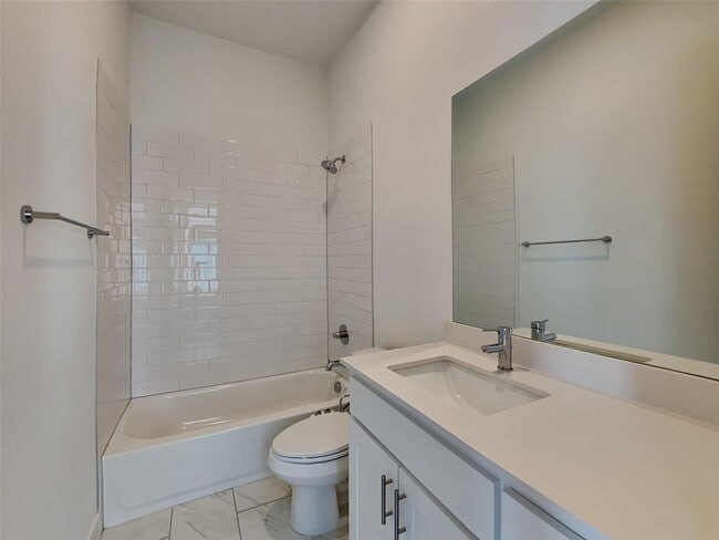 Building Photo - 129 E Oscar Dr