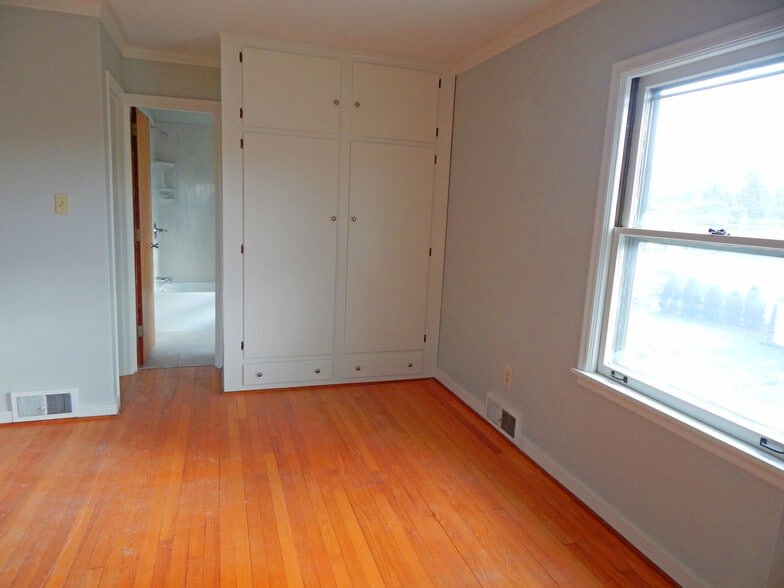 Building Photo - 1010 S Anderson St