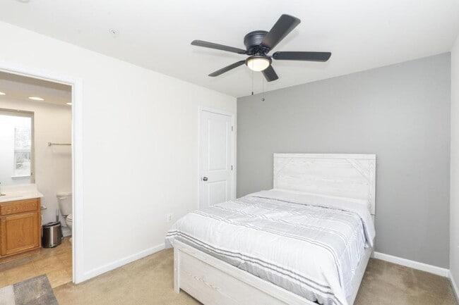 Building Photo - 1841 Graymount Way