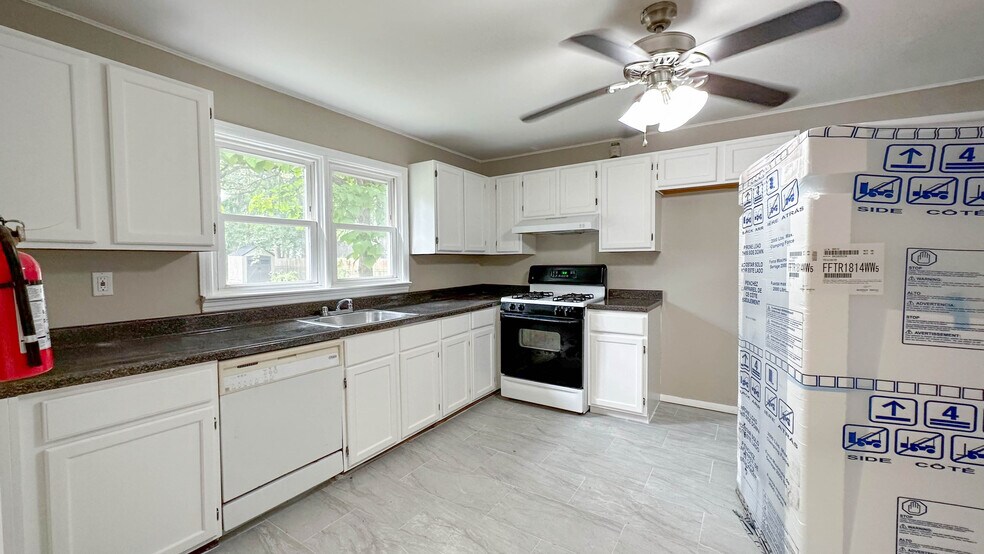 Building Photo - 134 Phillips Ave