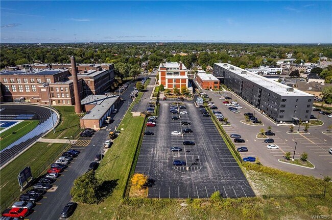 Building Photo - 2917 Main St