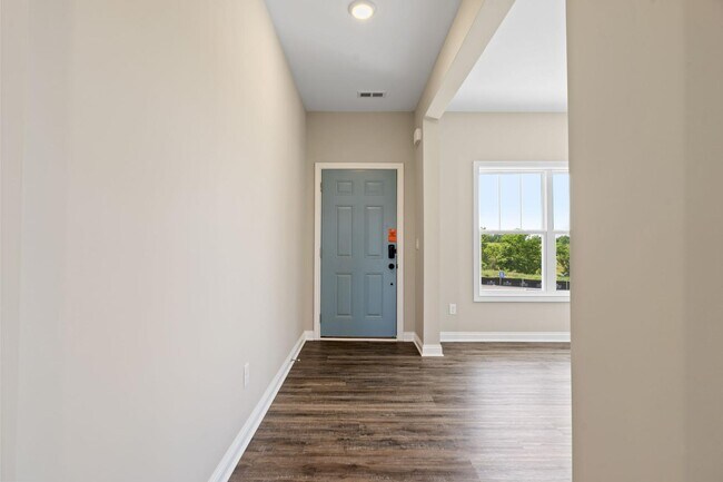 Building Photo - 916 Camden Ct