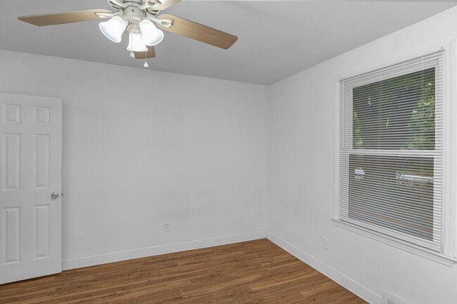 Building Photo - Charming 3-Bed Home in Olympia – Steps fro...