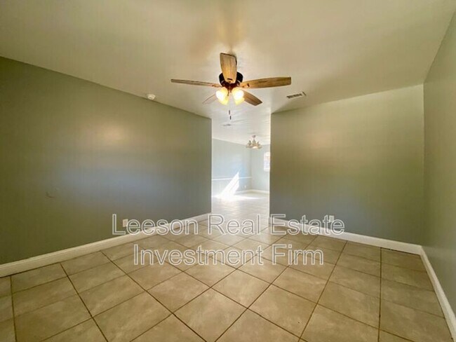 Building Photo - 3437 Red Bud Ln