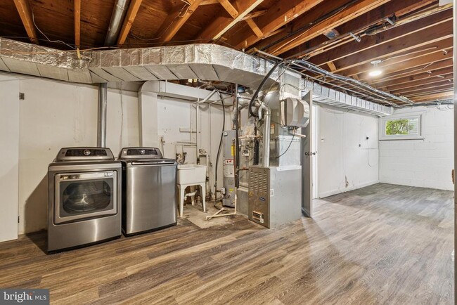 Building Photo - 8326 Briar Creek Dr