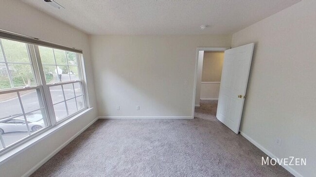 Building Photo - 614 Canyon Lake Cir