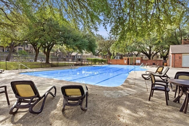 Building Photo - 6631 Valleyside Rd