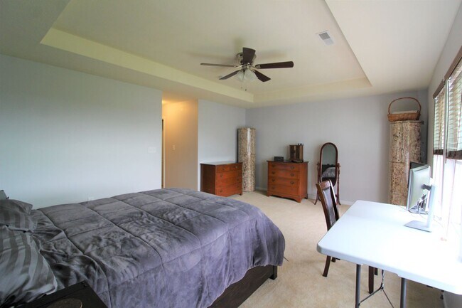 Building Photo - 3 Bed/ 2.5 Bath Townhome close to the interstate - Available 06/08/2026