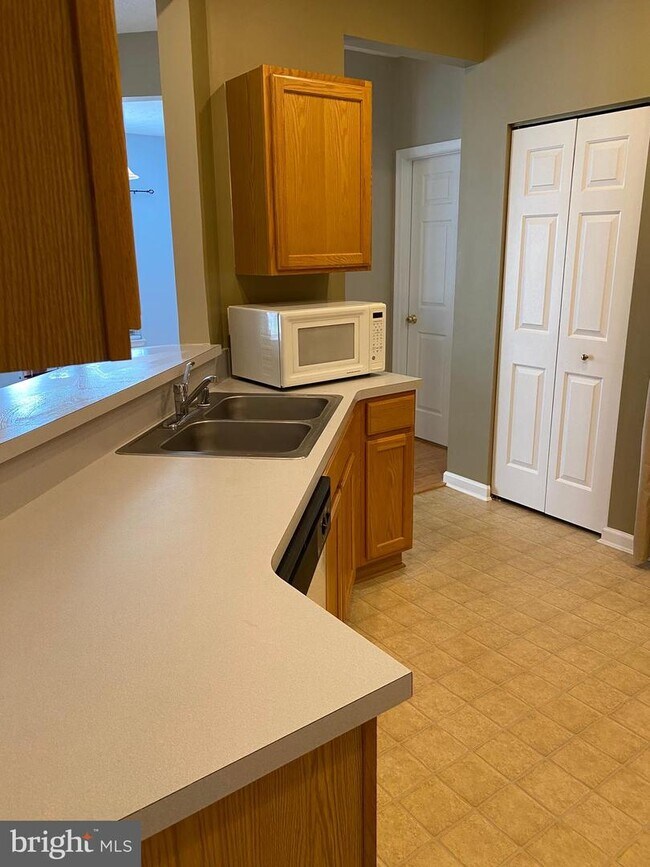 Building Photo - 2507 Amber Orchard Ct W