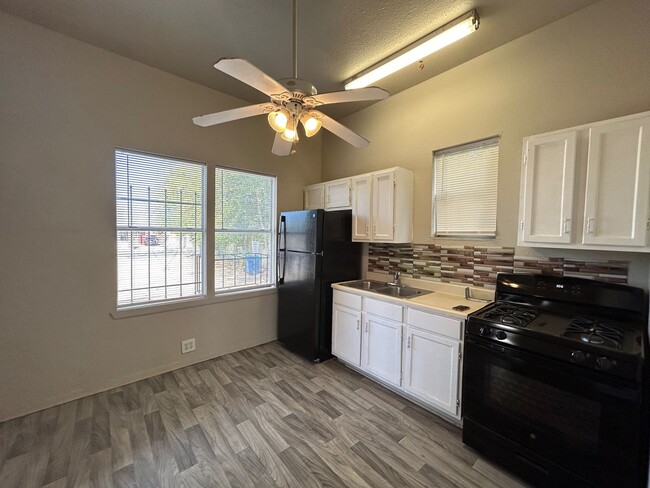 Building Photo - $300 OFF 1ST MONTH RENT IF YOU MOVE IN WIT...