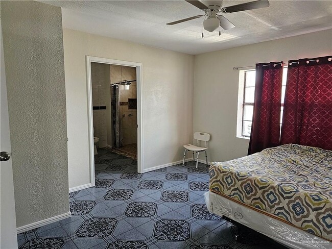 Building Photo - 224 N La Paloma St