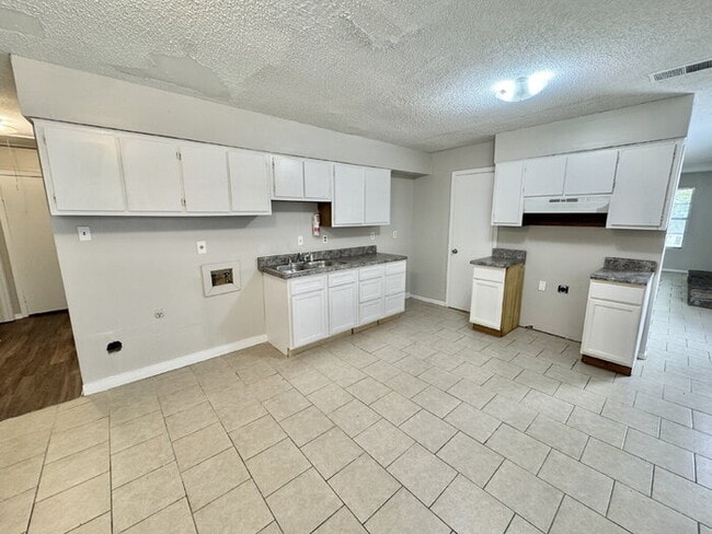 Building Photo - 4579 Buffer Dr