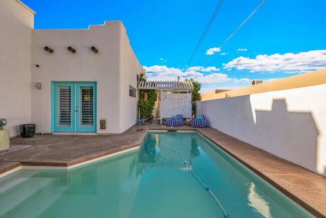 Building Photo - 53980 Avenida Mendoza