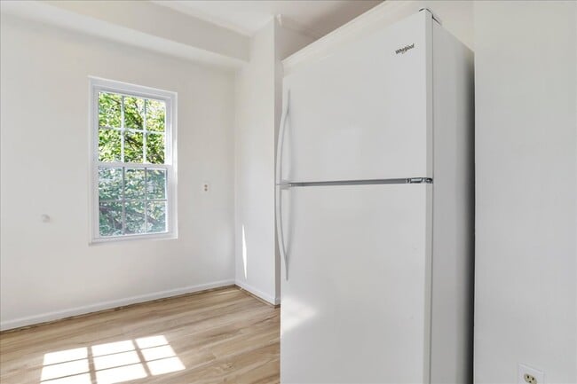 Building Photo - 1310 Hampshire Dr