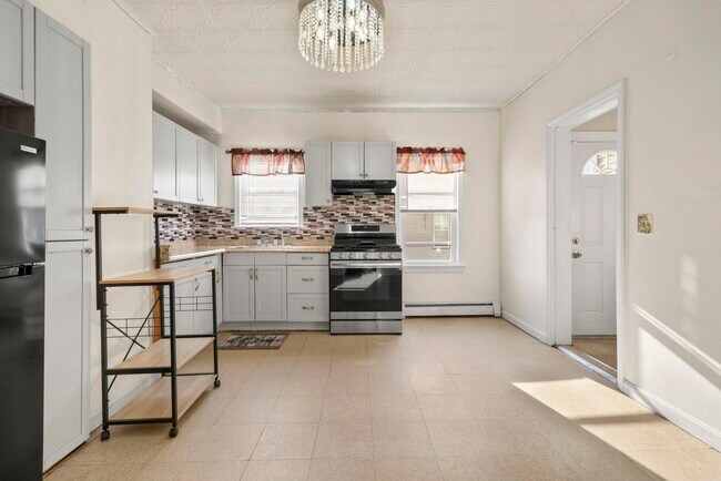 Building Photo - 25 Salem St