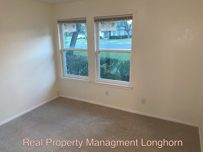 Building Photo - Beautifully Renovated 4/2 One story Georgetown Property.