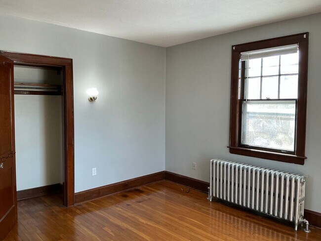 Building Photo - 10 Erin St