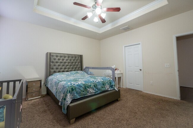 Building Photo - 1414 S Maple Dr