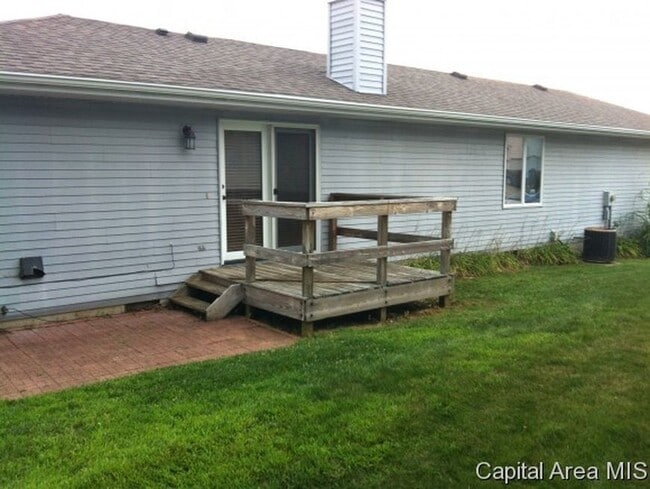 Building Photo - 2 Bed / 2 bath, Quiet, Westside Duplex for $1500.00 month. $1500 deposit required.