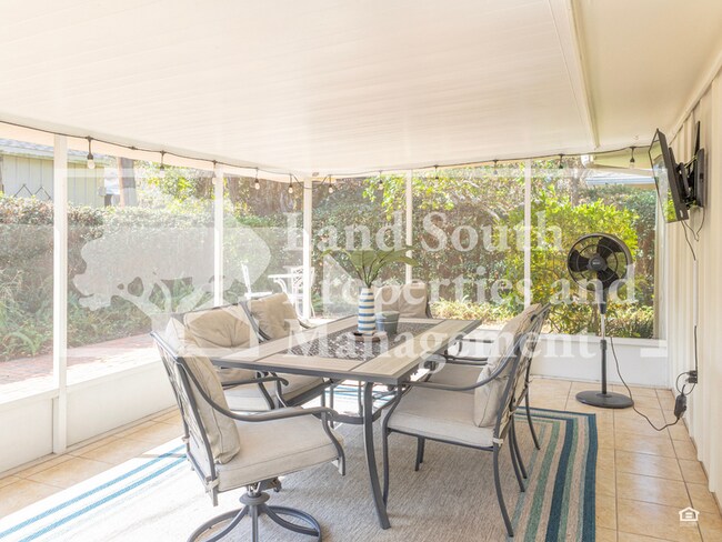 Building Photo - 327 Easton Dr