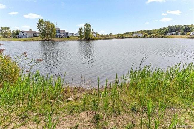 Building Photo - 711 W Windward Way