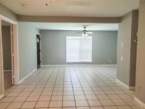 Building Photo - 3020 Sagebrush Dr