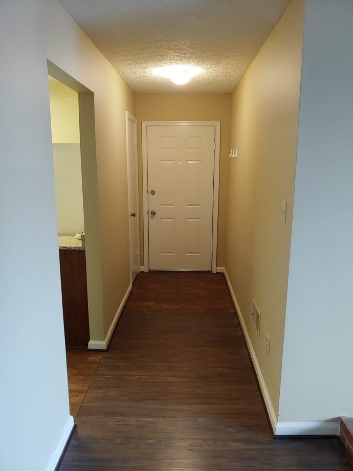 Building Photo - 10129 Oakton Terrace Rd